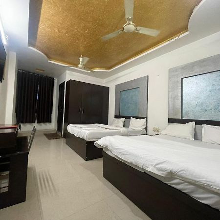 Blue Rose International, Family Hotel Agra  Bagian luar foto