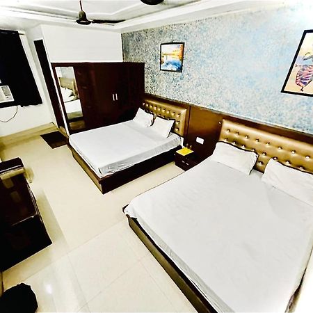 Blue Rose International, Family Hotel Agra  Bagian luar foto