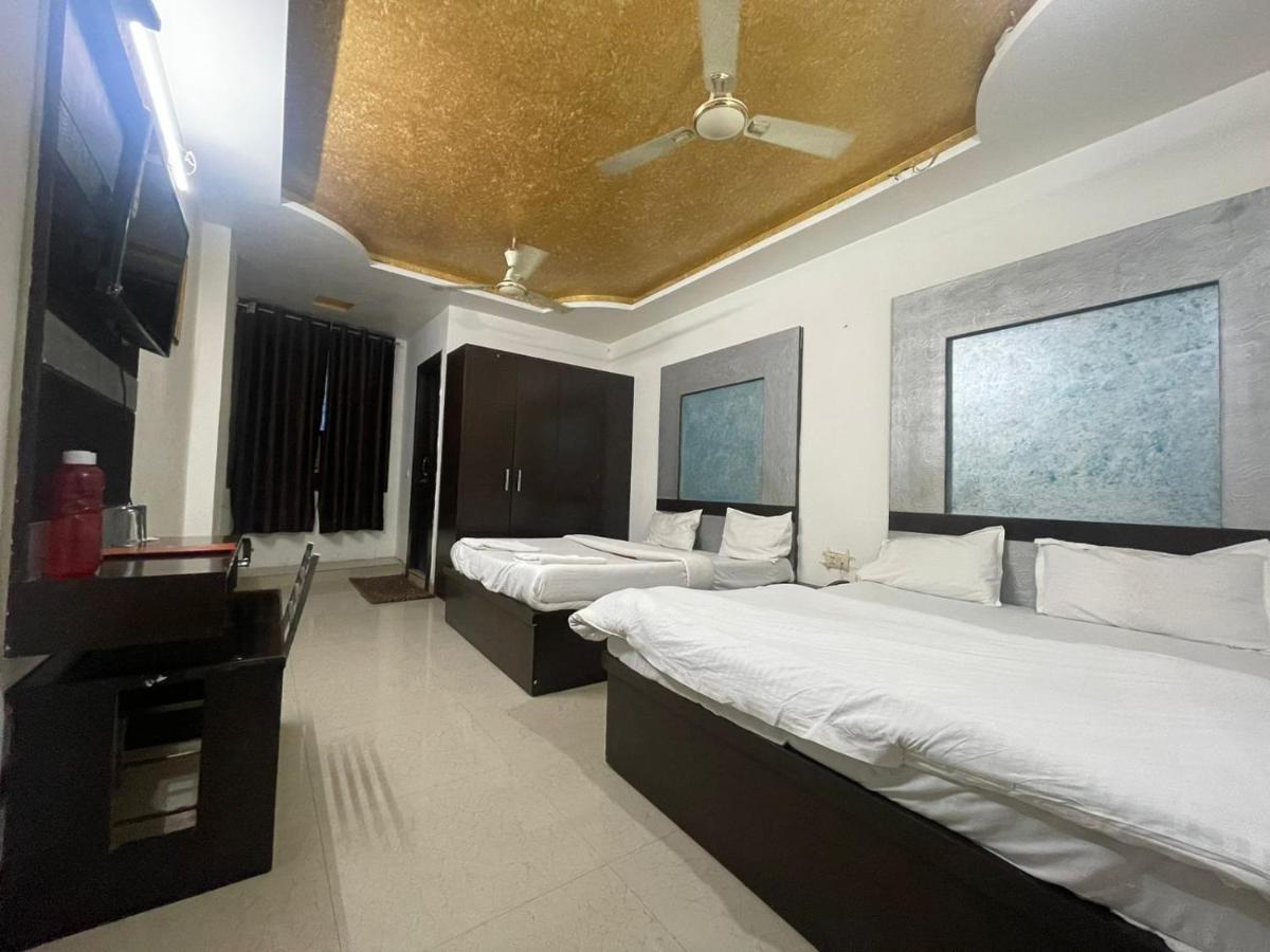 Blue Rose International, Family Hotel Agra  Bagian luar foto