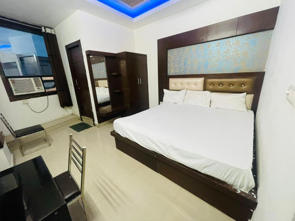 Blue Rose International, Family Hotel Agra  Bagian luar foto