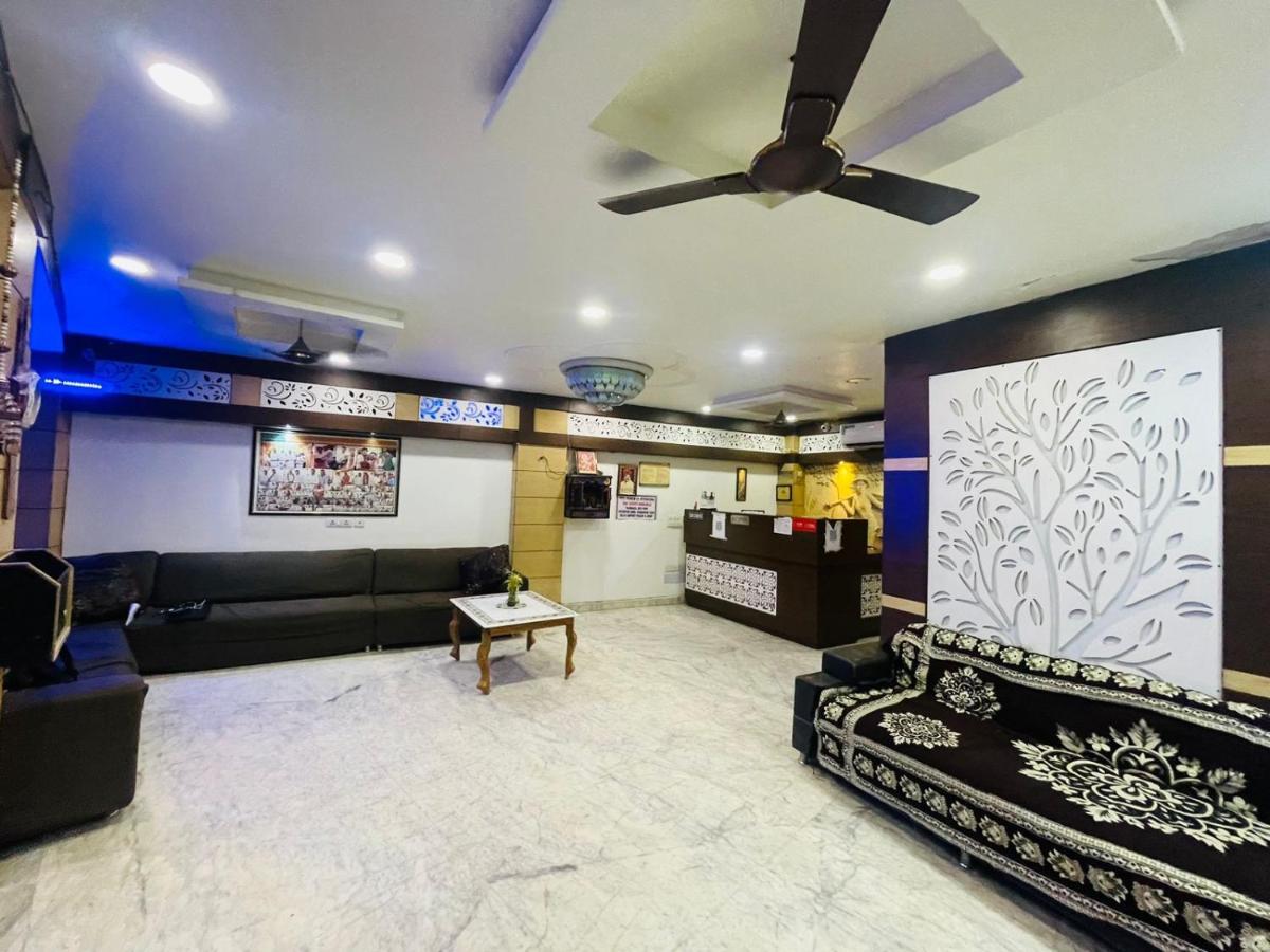 Blue Rose International, Family Hotel Agra  Bagian luar foto