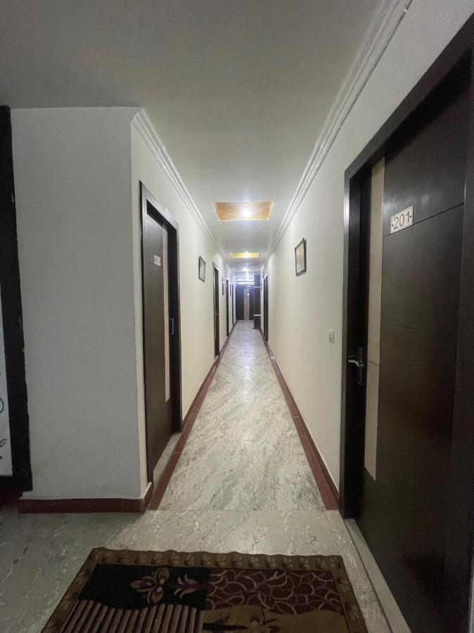 Blue Rose International, Family Hotel Agra  Bagian luar foto