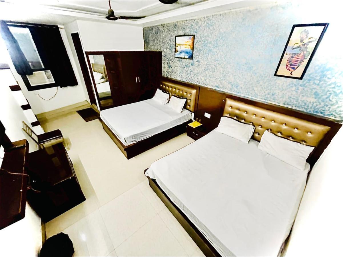 Blue Rose International, Family Hotel Agra  Bagian luar foto