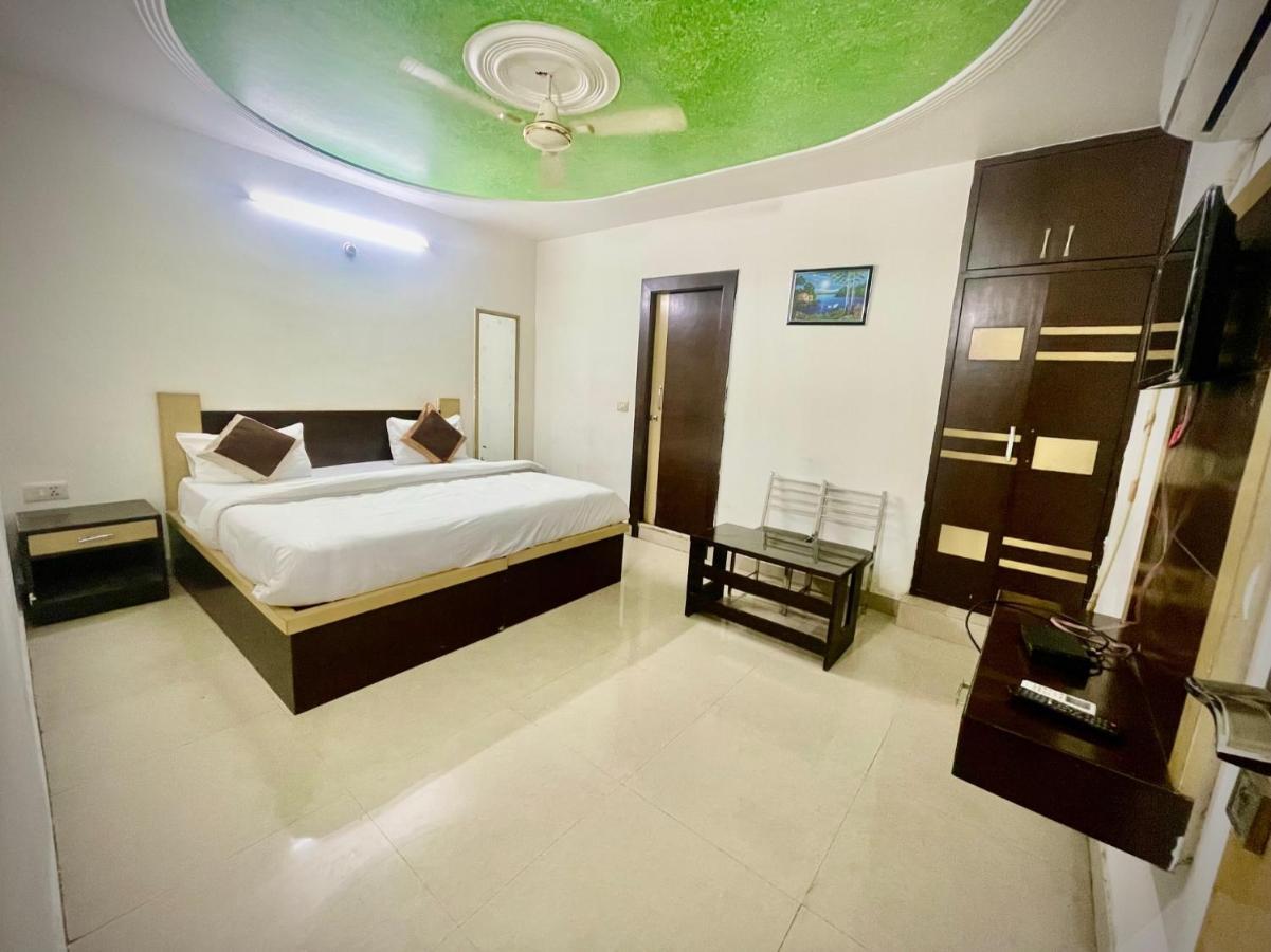 Blue Rose International, Family Hotel Agra  Bagian luar foto